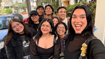 Dua Lipa se tomó fotos