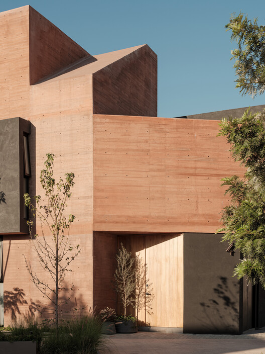 Casa de una Escritora / em-estudio - Fotografía exterior