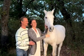 Nathan Trevallion y Catherine Birmingham.