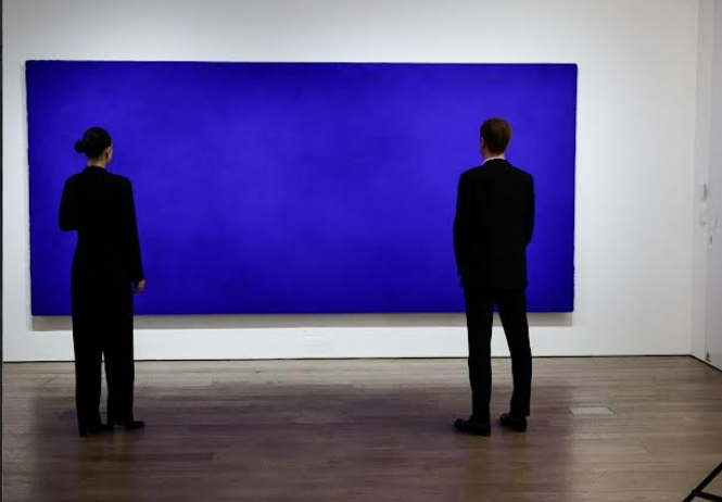 Un retazo del “Azul infinito” de Klein subastado en 18,4 millones de euros