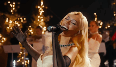 Christina Aguilera deslumbra cantando delante de la Torre Eiffel – jenesaispop.com