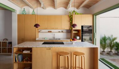 Esta casa moderna une el estilo mediterráneo con un giro contemporáneo