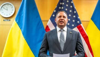 Zelenski anuncia la dimisión de Andrii Yermak, su jefe de gabinete, tras el registro de la Fiscalía Anticorrupción a su domicilio | Internacional