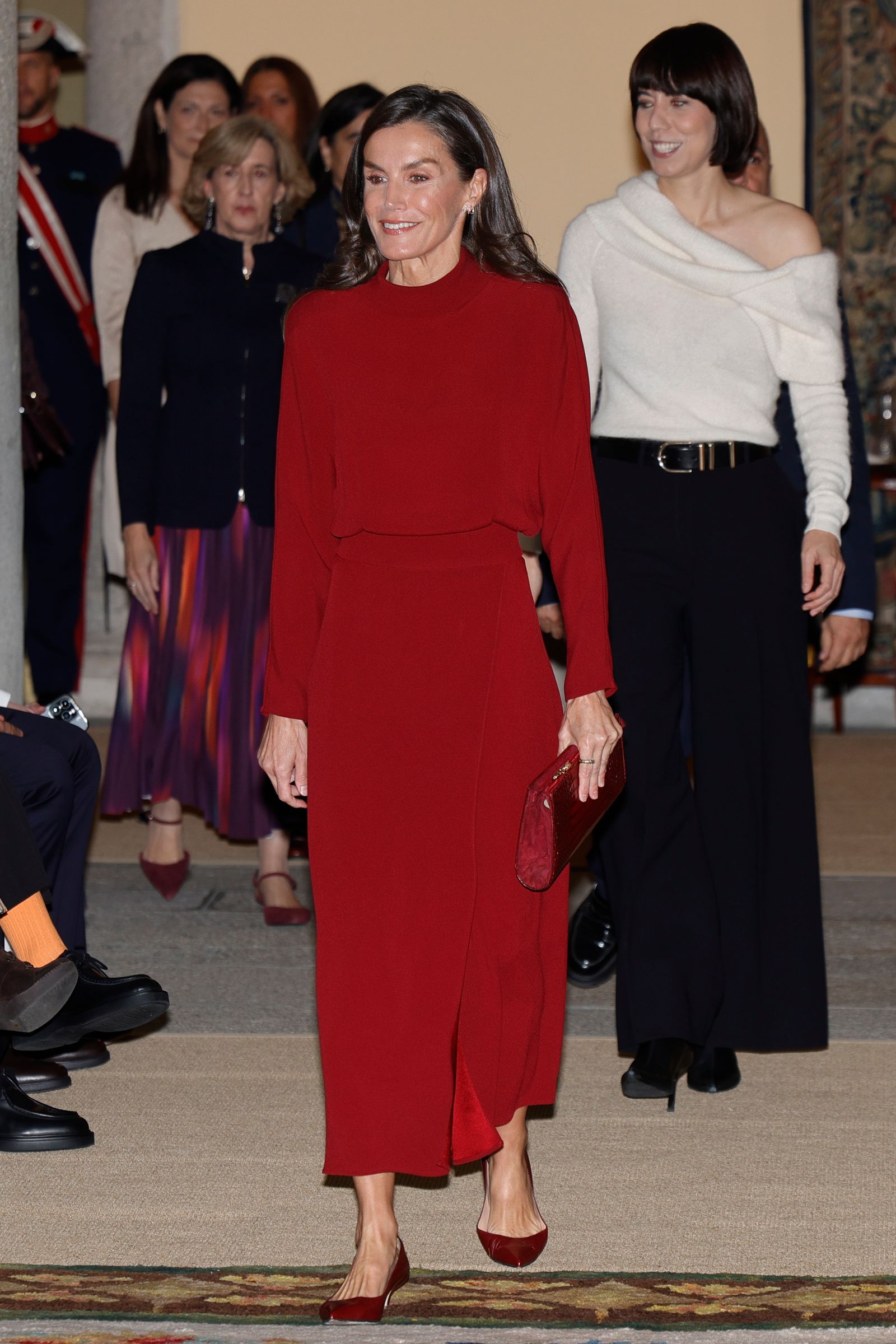 Doña Letizia a su llegada a El Pardo junto a la ministra Diana Morant.