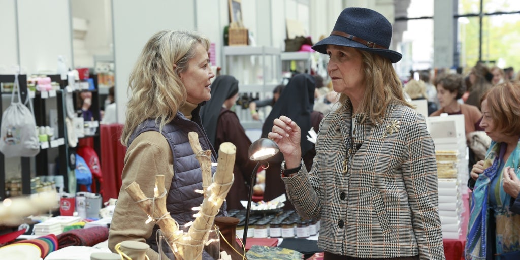 La Infanta Elena inaugura la 54ª edición del Rastrillo Navideño de Nuevo Futuro