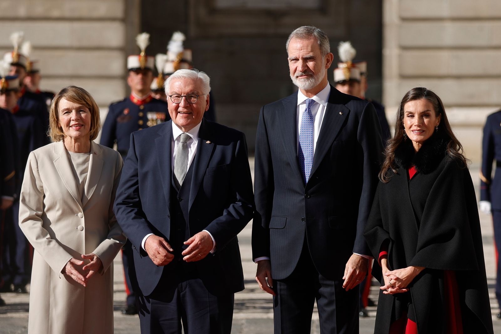 Los reyes reciben con honores al presidente de Alemania y a su esposa en el Palacio Real
