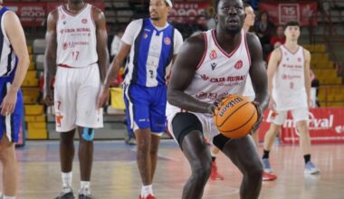 La Cultural reacciona a tiempo para acabar exhibiéndose en el derbi