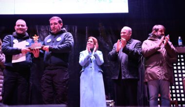 La alcaldesa invita a vivir la Navidad “alegre, familiar y entrañable” de Alcalá tras el pregón ofrecido por la Comparsa de Gigantes y Cabezudos