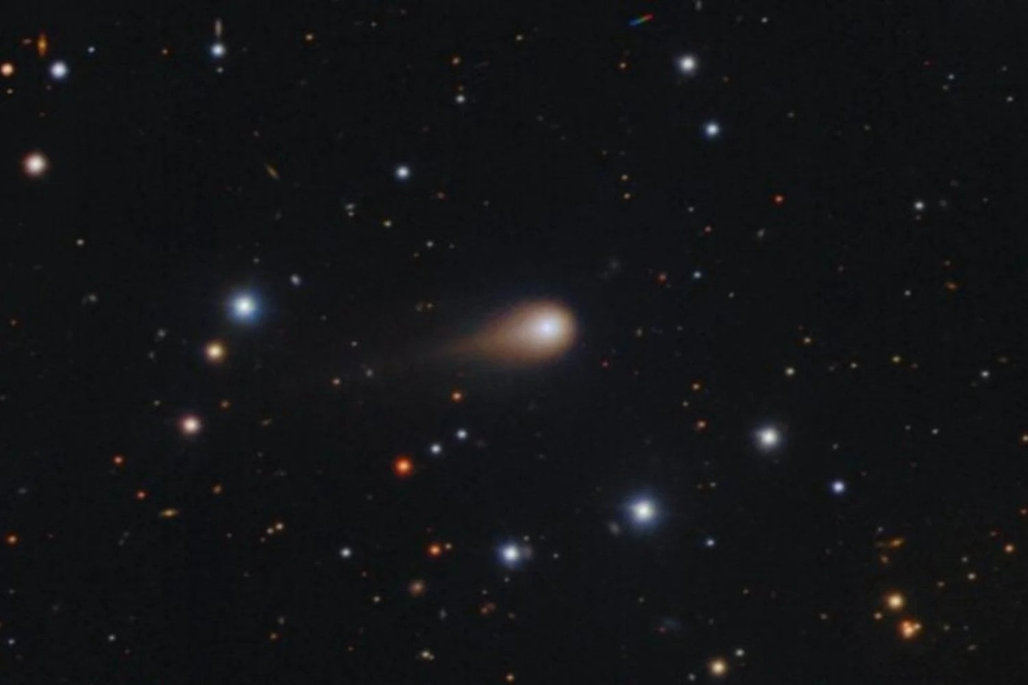 El tercer visitante interestelar vuelve a escapar. 3I/ATLAS rompe la gravedad del Sol, viaja a 57 km/s y sigue una órbita hiperbólica que lo alejará para siempre