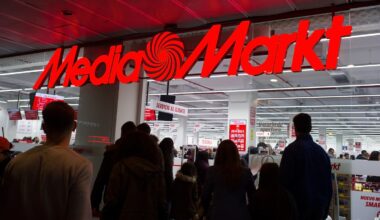 Consumo multa a Carrefour, Media Markt y PC Componentes por falsas rebajas en el Black Friday de 2023 | Economía y negocios