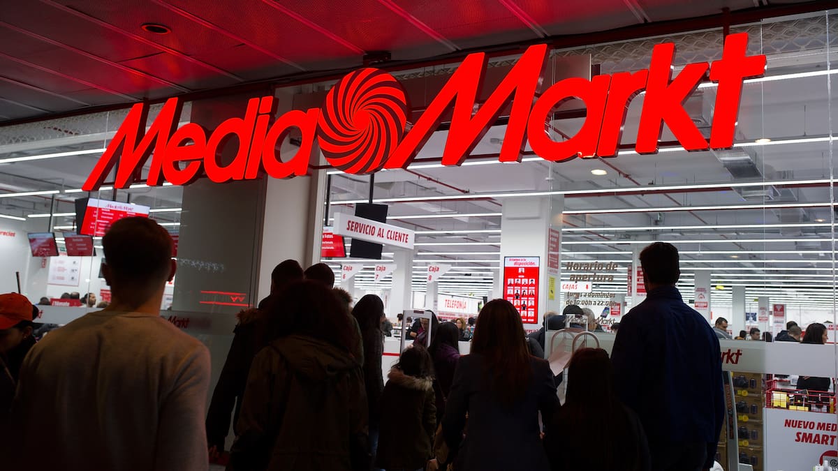 Consumo multa a Carrefour, Media Markt y PC Componentes por falsas rebajas en el Black Friday de 2023 | Economía y negocios