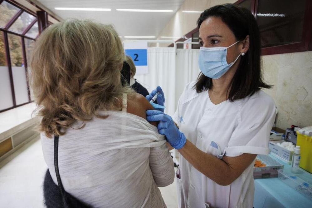 La gripe llama a la puerta en Burgos con casi la mitad de la población más vulnerable vacunada