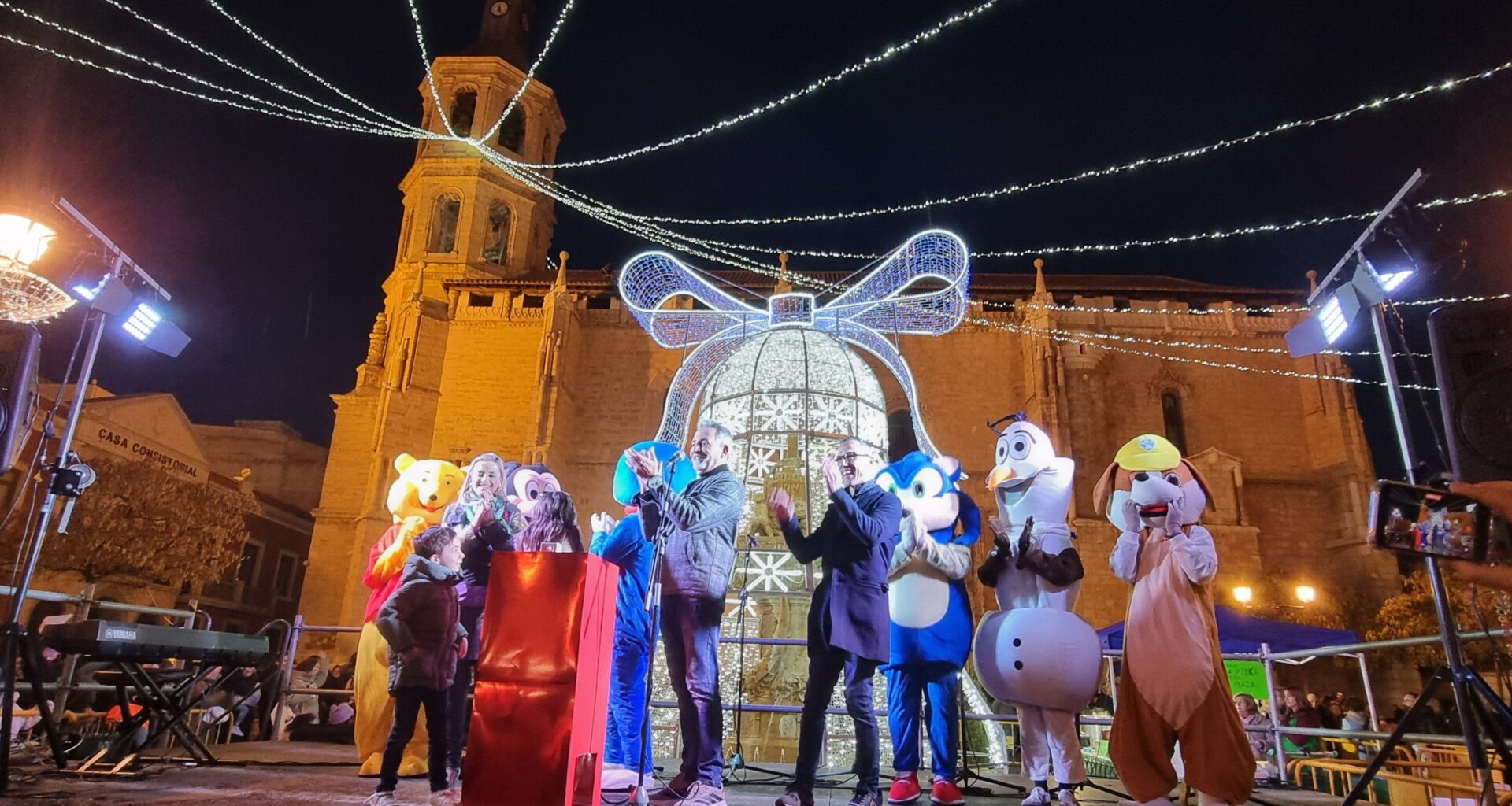 Jesús Martín, en el encendido navideño: “La Navidad es luz” - Ayuntamiento de Valdepeñas