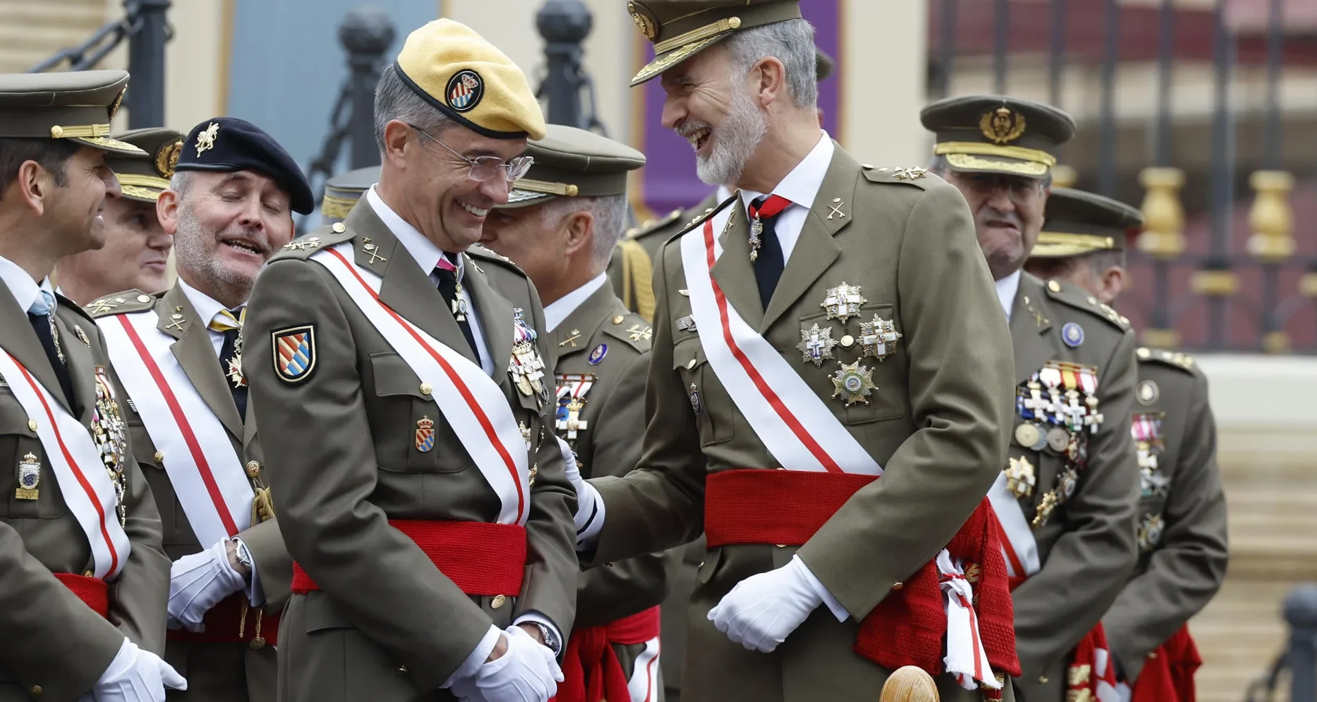 El rey preside los 40 años de jura de bandera