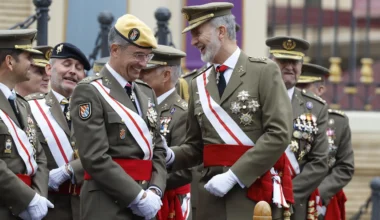 El rey preside los 40 años de jura de bandera