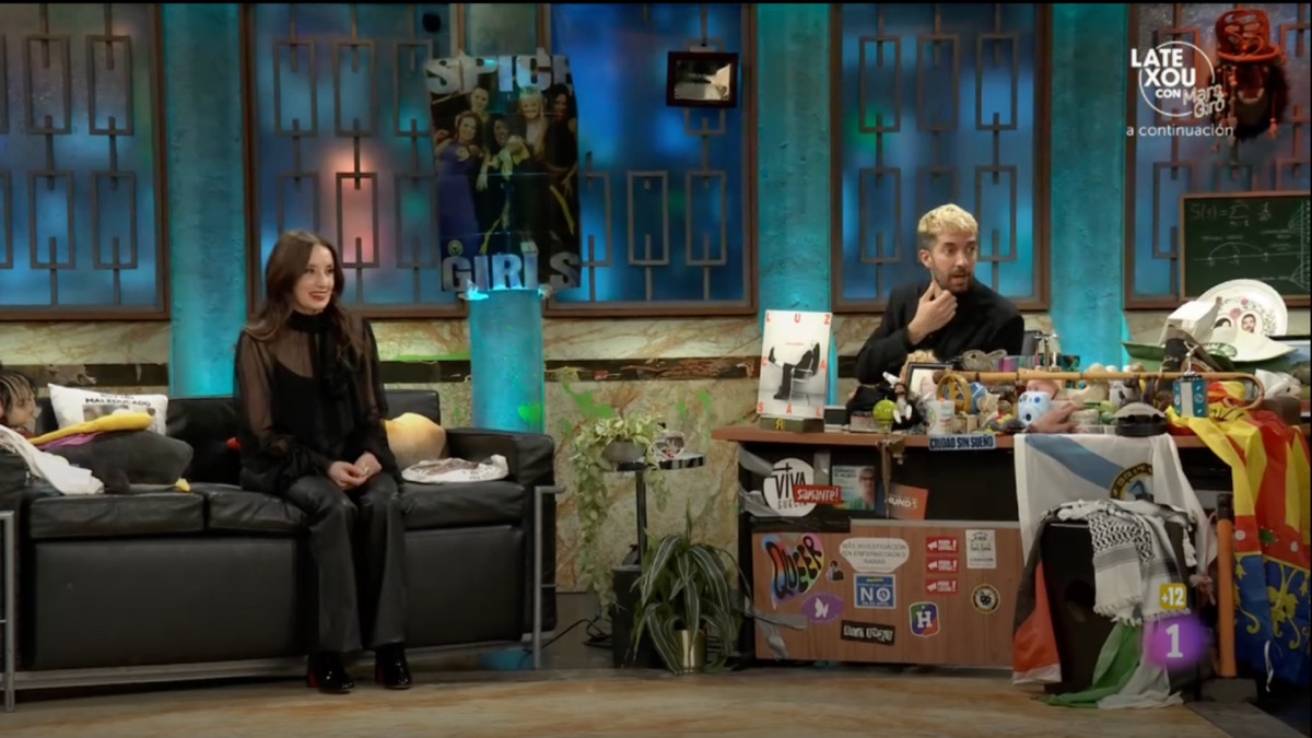 Incredulidad en 'La Revuelta' de Broncano por quién se ha colado entre el público en la entrevista a Luz Casal