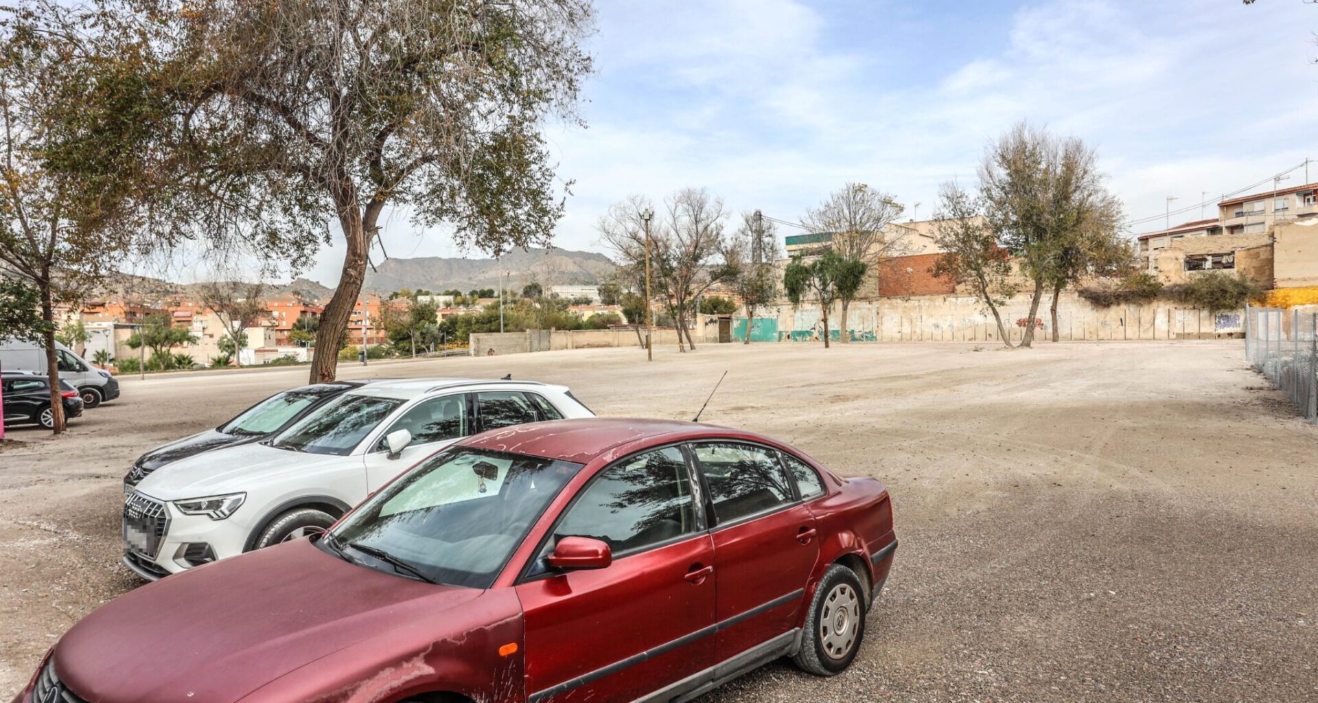 El Ayuntamiento de Elda habilita a partir de hoy el aparcamiento de la antigua fábrica de Emérito Maestre de manera provisional para dar cabida a más de 90 vehículos
