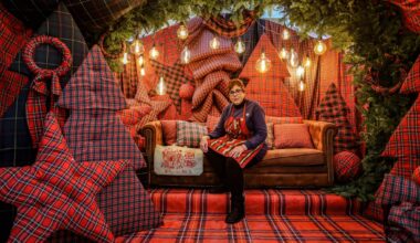 Los niños y niñas que acudan al Mercado Central de Elda con sus familias pueden disfrutar desde hoy y hasta el 5 de enero del espectacular ‘photocall’ navideño