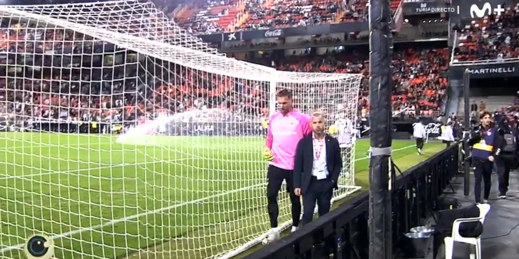 El bonito gesto de Manu Fajardo en Mestalla con un aficionado antes del Valencia