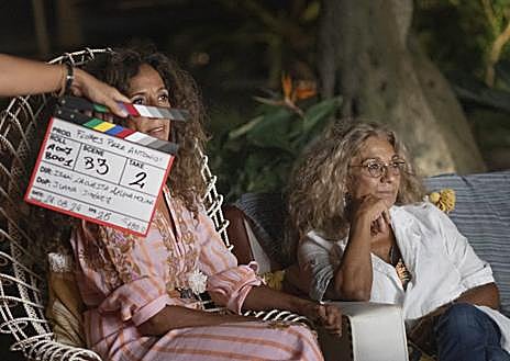 Imagen secundaria 1 - Alba y sus tías en imágenes del documental 'Flores para Antonio'