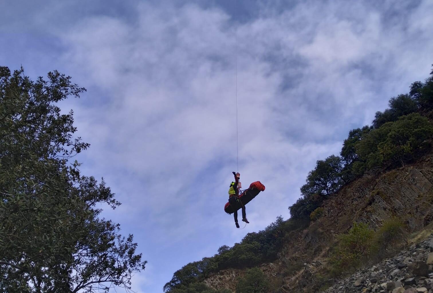 Muere un corredor en el Monte Pajariel, en Ponferrada. Se despeñó por un barranco, de unos veinte metros.