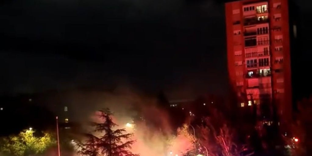 una turba de más de 200 Bukaneros ataca con palos y bengalas a los ultras polacos del Lech Poznan