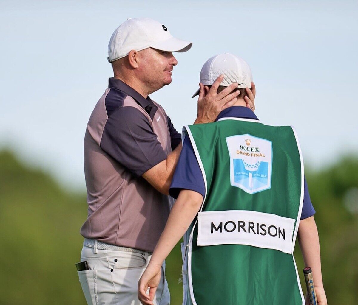 James Morrison celebra el triunfo junto a su hijo Finley