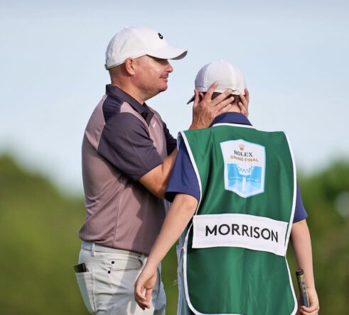 James Morrison celebra el triunfo junto a su hijo Finley