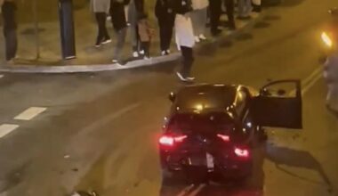 Tres coches embisten y disparan a otro para secuestrar a su conductor frente a un hotel de Carabanchel