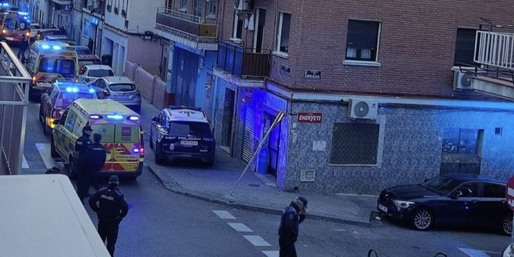 La Policía dispara a un joven tras abalanzarse contra los agentes armado con un cuchillo en Vallecas