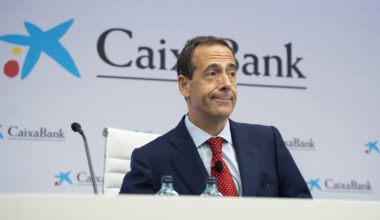 Los inversores analizan con lupa el plan estratégico de Caixabank