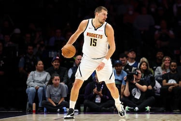 Edad: 30 | Posición: Pívot | En la cancha: 55.2 millones | Fuera de la cancha: 8 millones