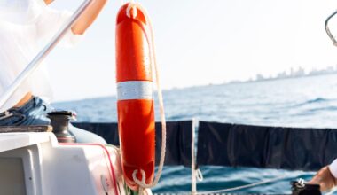 Rescate agónico en La Palma: dos mujeres de 86 y 61 años atrapadas en una boya en alta mar | Sociedad