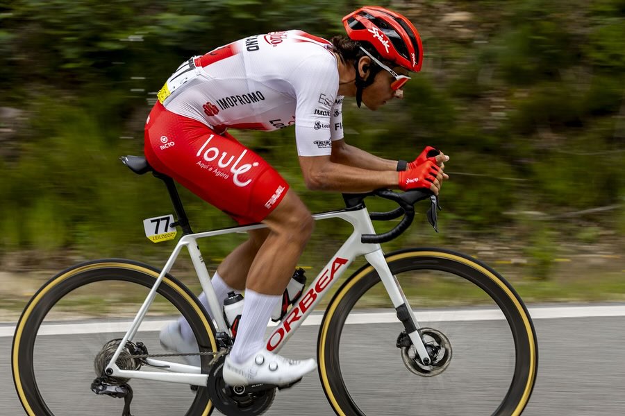 El pelotón español 25-30: Jorge Gálvez sigue en el Aviludo