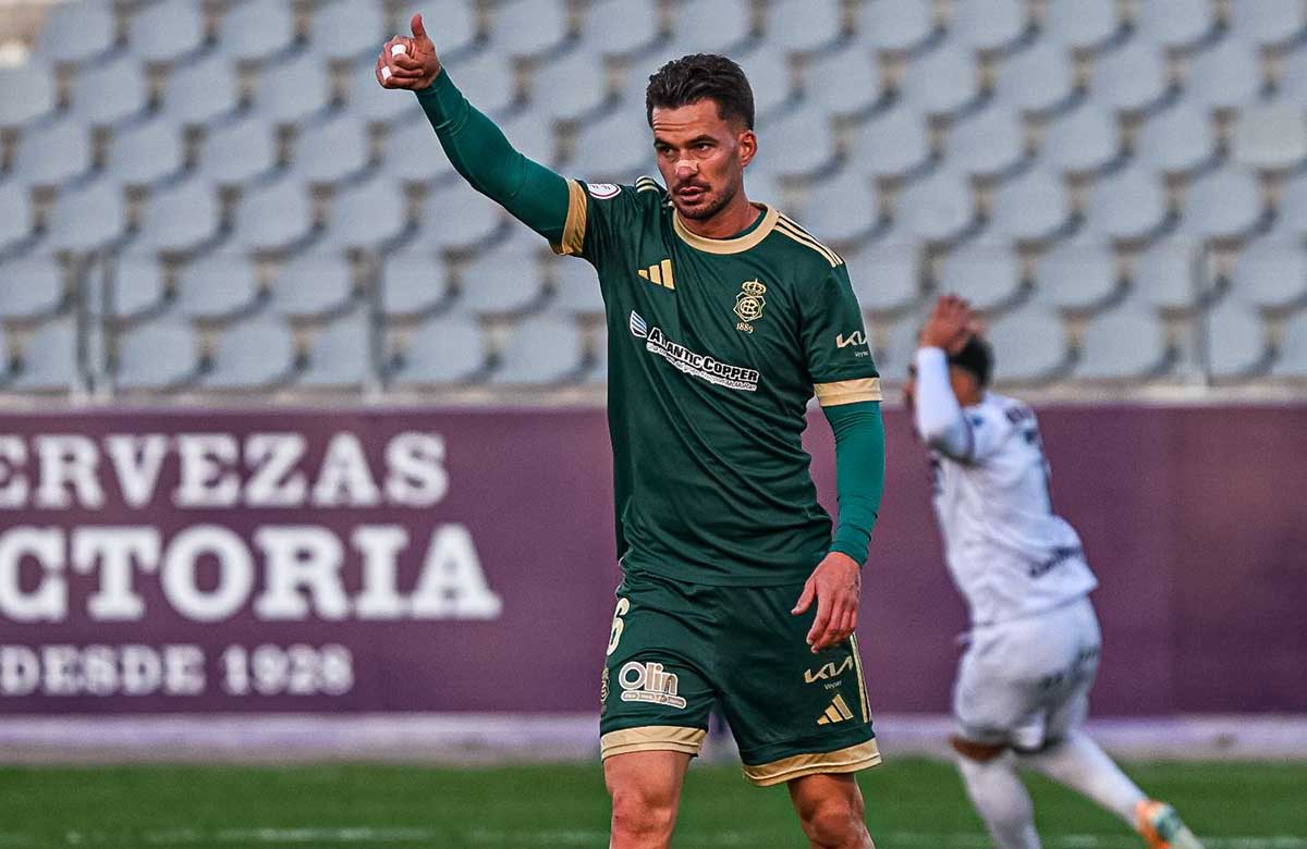 José Carlos se expone a una sanción de cuatro partidos: el acta habla de agresión - Albiazules.es | Recre