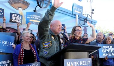 La ofensiva de Trump contra su nuevo enemigo: La investigación del Pentágono contra el héroe de guerra Mark Kelly