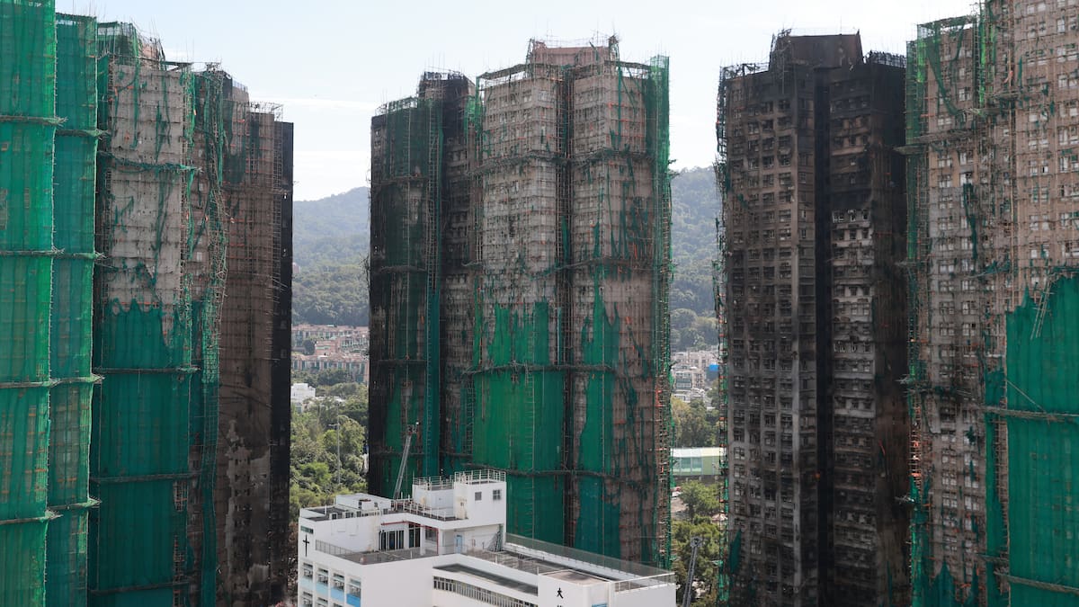 El número de muertos en el incendio de Hong Kong sube a 128 y unas 200 personas siguen desaparecidas | Internacional