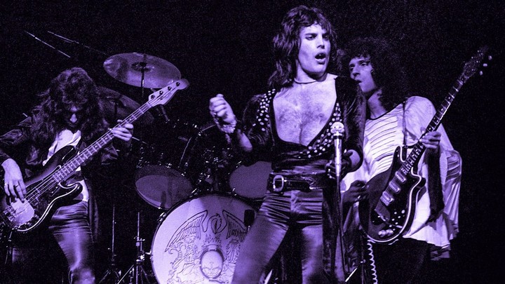 Queen durante un recital en 1975. Foto: BBC