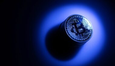 ¿Invertir en bitcoin? Lo que proyectan los analistas tras la caída del precio