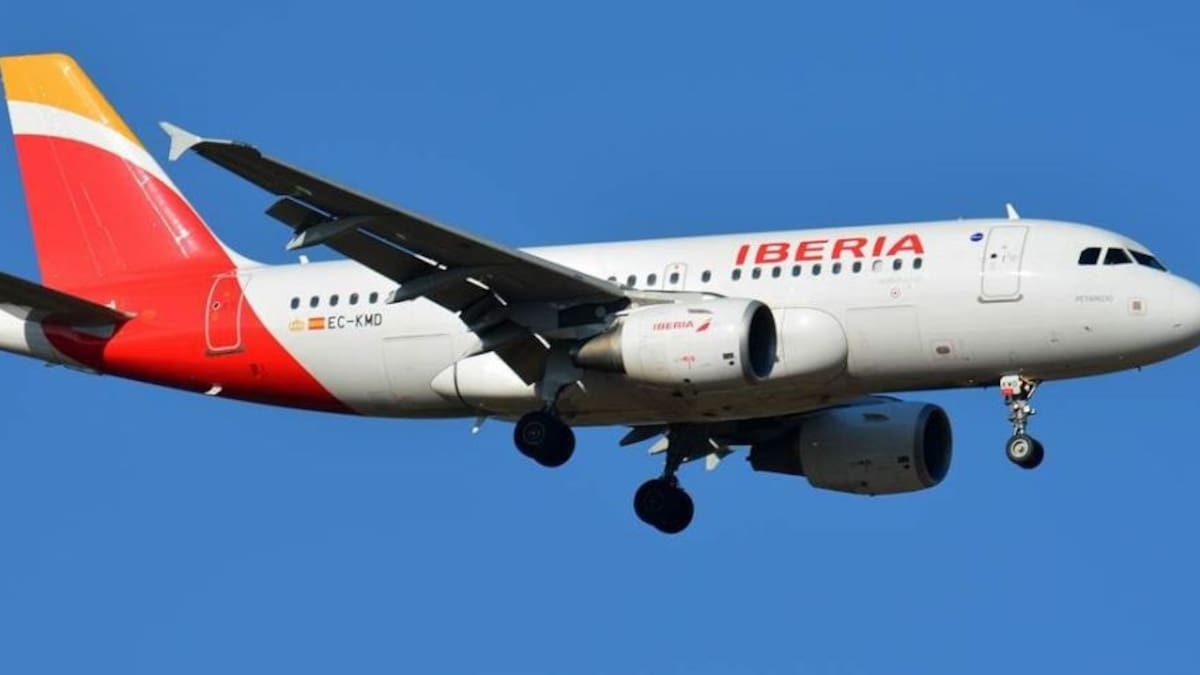 Iberia y otras aerolíneas cancelan sus vuelos a Venezuela por la escalada de tensión con Estados Unidos | Internacional