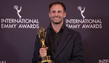 Oriol Pla hace historia al ganar el Emmy Internacional a mejor actor por su papel en 'Yo, adicto' | El cine en la SER