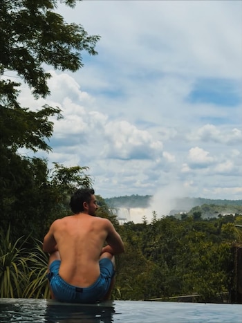 Una de las postales de