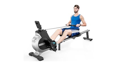 Máquina remo sobre fondo blanco