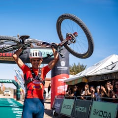 Andrey Amador y Pili Fernández dominan el desierto