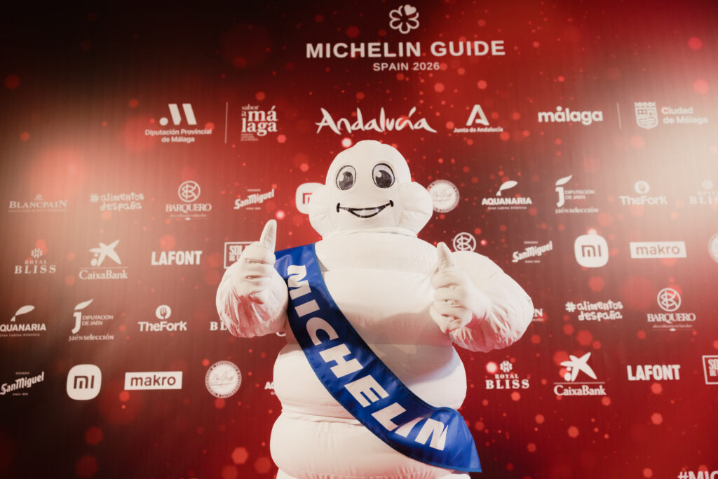 El emblemático Bibendum, icono de la guía MICHELIN, durante la gala 2026 celebrada en Sohrlin Andalucía.