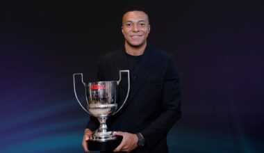Mbappé recibe el Trofeo Pichichi 2024/25