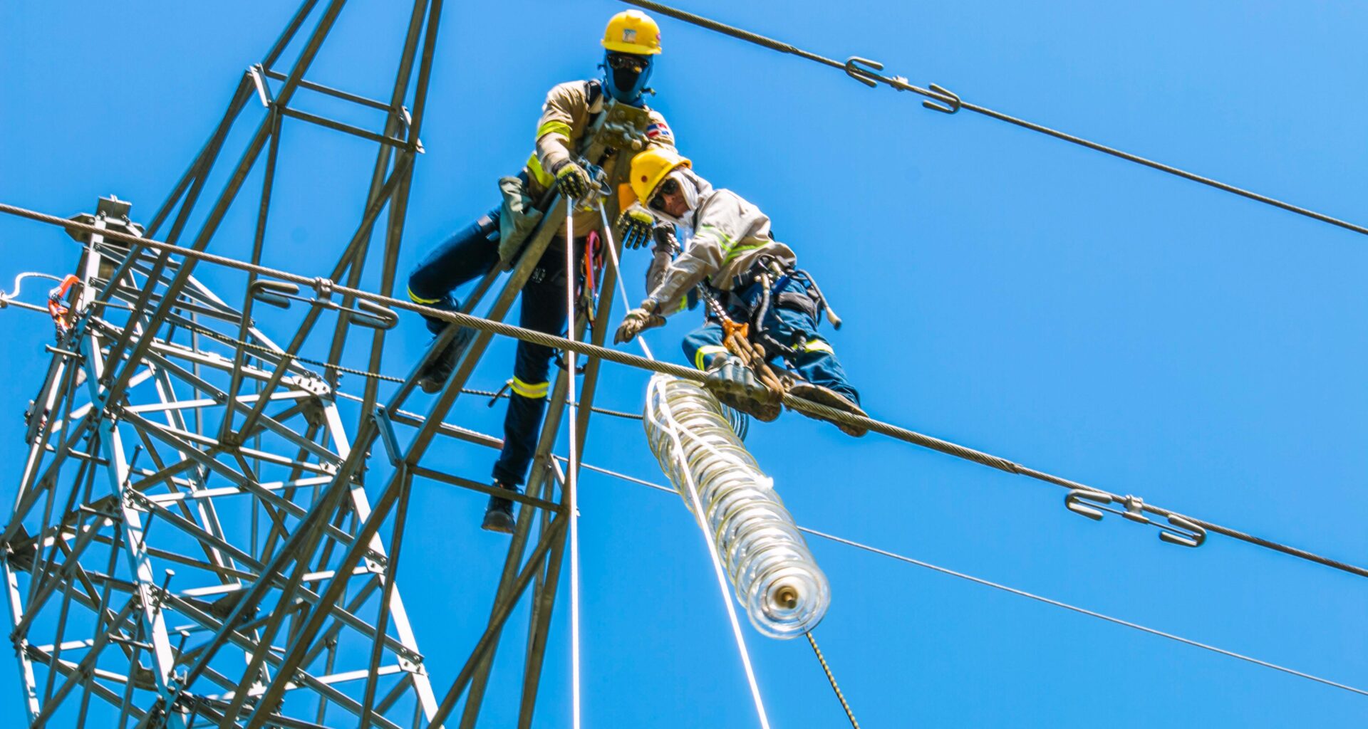 ETED informa que salida de línea de transmisión origina interrupción en el servicio de electricidad