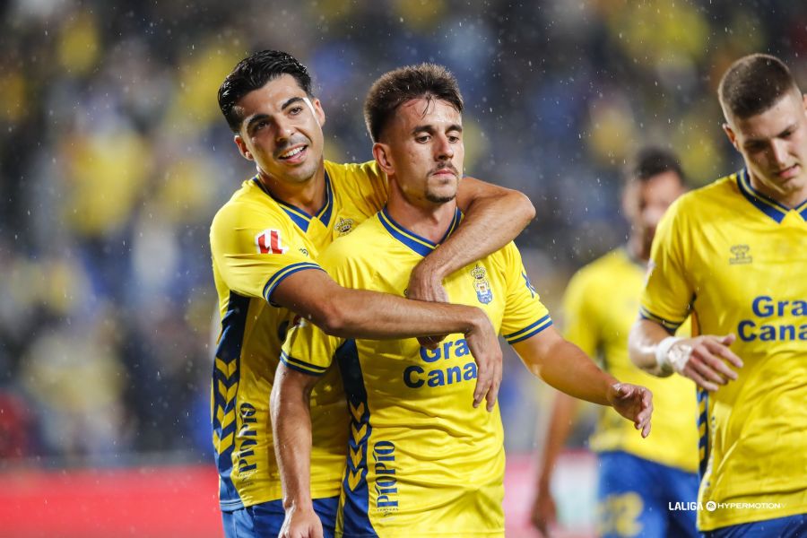 El conjunto grancanario lució pegada y efectividad en la primera parte pero acabó sufriendo en exceso contra el Albacete en un partido con contratiempos, imprecisiones y un gol encajado desde el centro del campo. Manu Fuster y Miloš Luković dieron la victoria con sus goles en la primera parte. Las Palmas vuelve a ganar iniciando