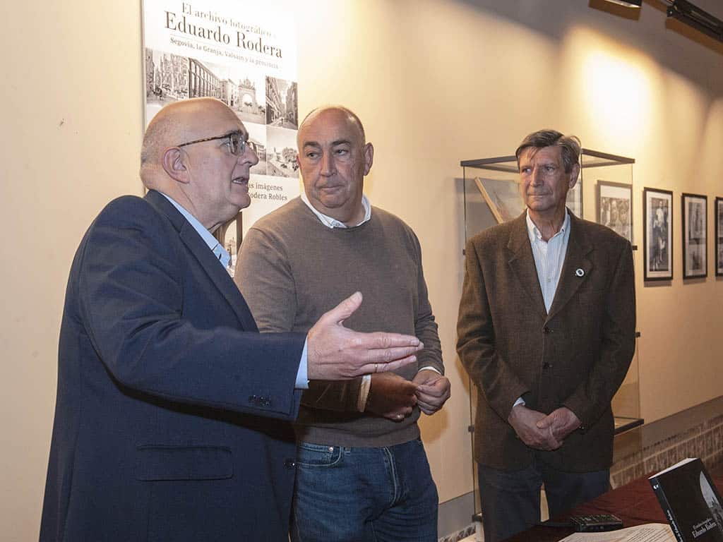 Guillermo Herrero, Miguel Ángel de Vicente y Rafael Cantalejo presentan el libro o 'El archivo fotográfico de Eduardo Rodera'. / KAMARERO