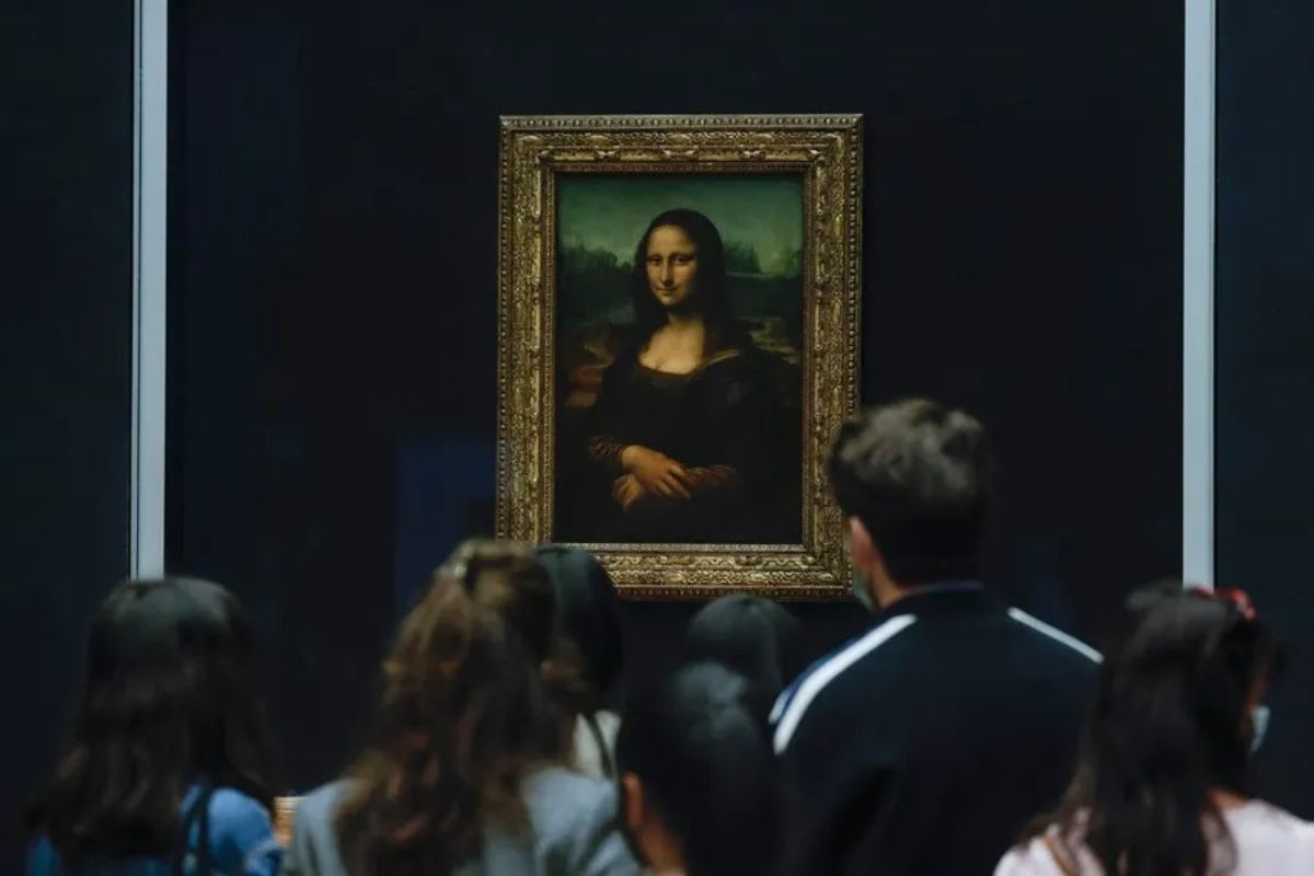 Un retrato viral encendió alertas en el Louvre, ya cuestionado por robos recientes.